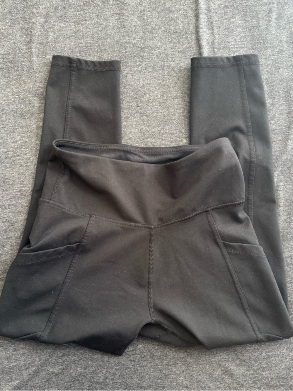 High-Waist Black Yoga Leggings with Side Pockets